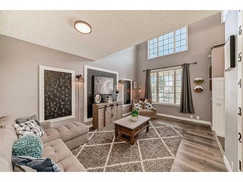 128 Somercrest Manor Sw, Calgary, AB - Indoor Photo Showing Living Room