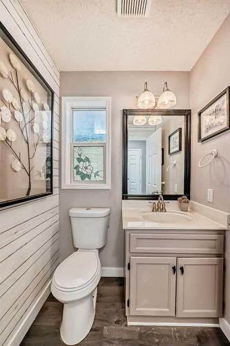 128 Somercrest Manor Sw, Calgary, AB - Indoor Photo Showing Bathroom