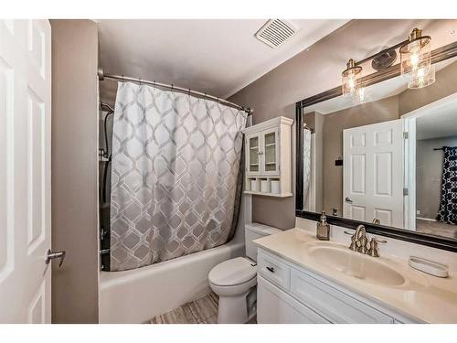 128 Somercrest Manor Sw, Calgary, AB - Indoor Photo Showing Bathroom