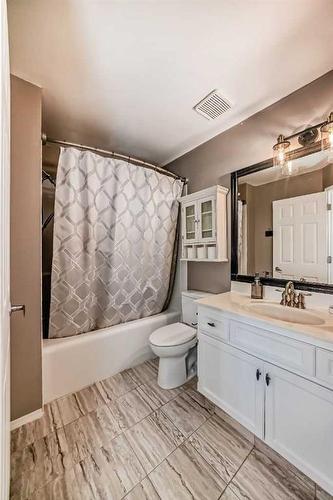 128 Somercrest Manor Sw, Calgary, AB - Indoor Photo Showing Bathroom