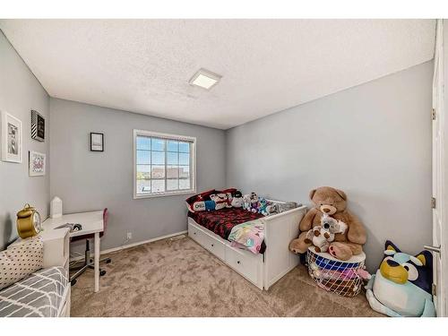 128 Somercrest Manor Sw, Calgary, AB - Indoor Photo Showing Bedroom