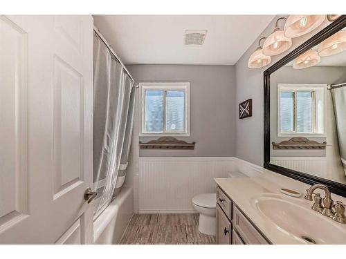 128 Somercrest Manor Sw, Calgary, AB - Indoor Photo Showing Bathroom