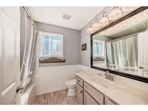 128 Somercrest Manor Sw, Calgary, AB - Indoor Photo Showing Bathroom