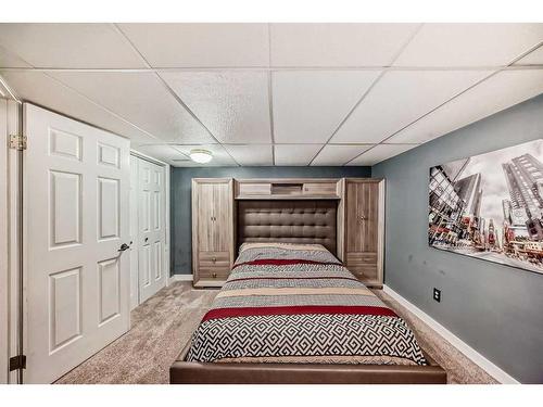 128 Somercrest Manor Sw, Calgary, AB - Indoor Photo Showing Bedroom