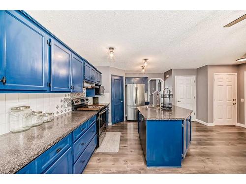 128 Somercrest Manor Sw, Calgary, AB - Indoor Photo Showing Kitchen With Double Sink