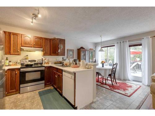 206 Harvest Creek Close Ne, Calgary, AB - Indoor Photo Showing Kitchen