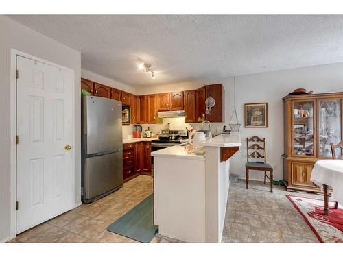 206 Harvest Creek Close Ne, Calgary, AB - Indoor Photo Showing Kitchen