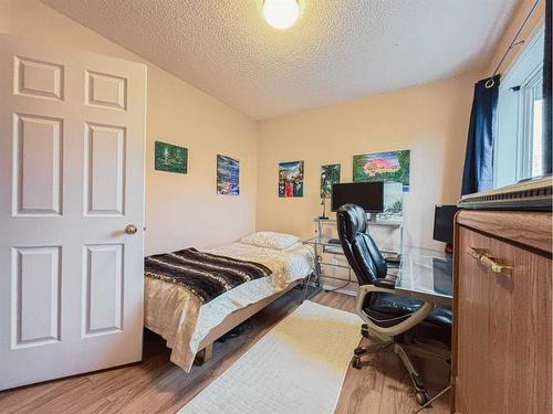 206 Harvest Creek Close Ne, Calgary, AB - Indoor Photo Showing Bedroom