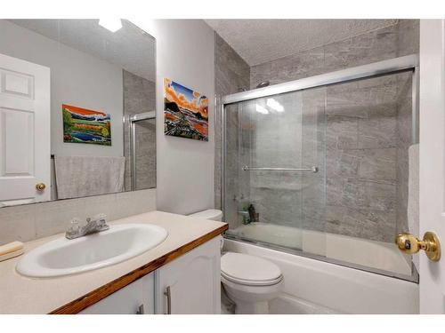 206 Harvest Creek Close Ne, Calgary, AB - Indoor Photo Showing Bathroom