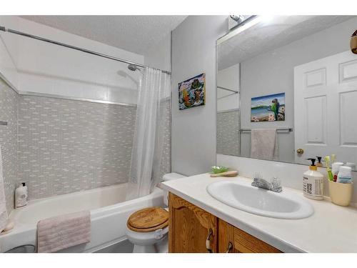 206 Harvest Creek Close Ne, Calgary, AB - Indoor Photo Showing Bathroom