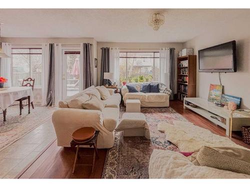 206 Harvest Creek Close Ne, Calgary, AB - Indoor Photo Showing Living Room