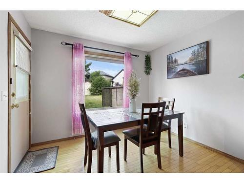 899 Somerset Drive Sw, Calgary, AB - Indoor Photo Showing Dining Room