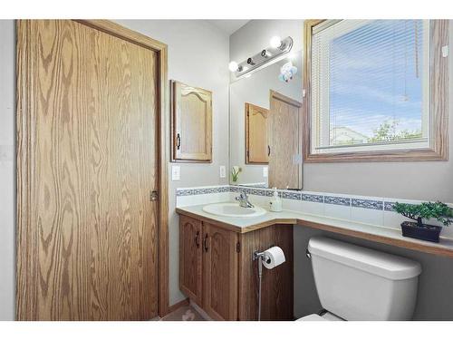 899 Somerset Drive Sw, Calgary, AB - Indoor Photo Showing Bathroom