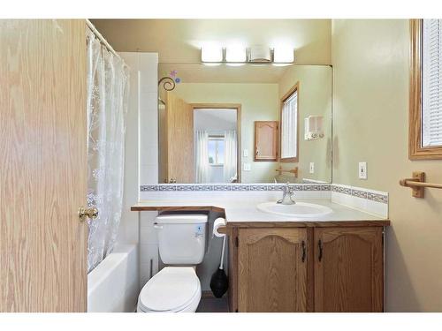 899 Somerset Drive Sw, Calgary, AB - Indoor Photo Showing Bathroom