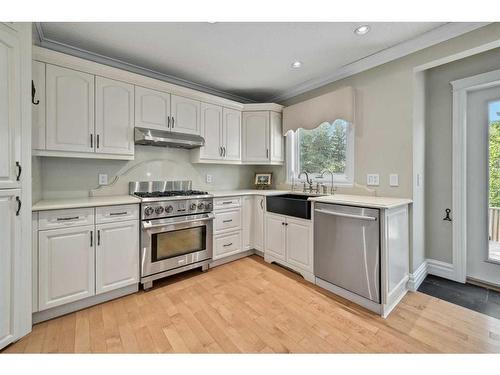 77 Signature Close Sw, Calgary, AB - Indoor Photo Showing Kitchen