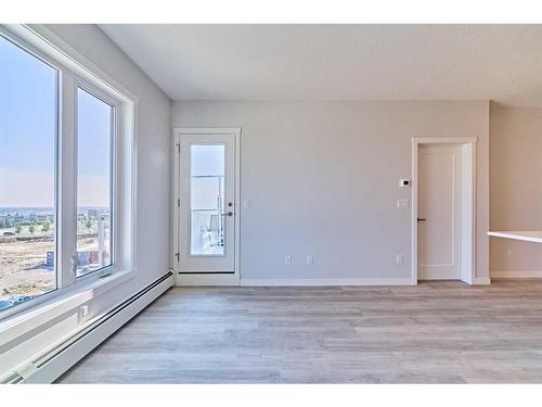 401-200 Shawnee Square, Calgary, AB - Indoor Photo Showing Other Room