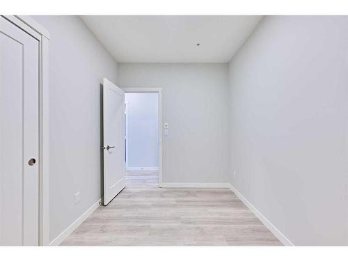 401-200 Shawnee Square, Calgary, AB - Indoor Photo Showing Other Room