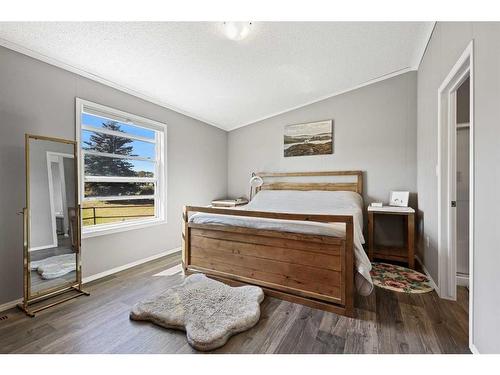 154034 Township Road 190, Rural Newell, County Of, AB - Indoor Photo Showing Bedroom