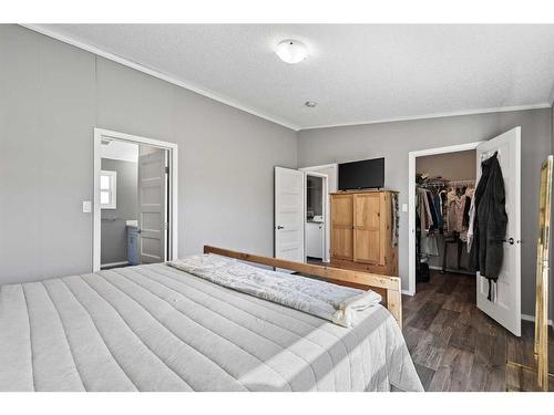 154034 Township Road 190, Rural Newell, County Of, AB - Indoor Photo Showing Bedroom