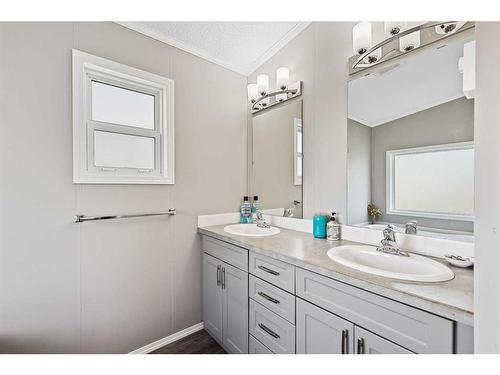 154034 Township Road 190, Rural Newell, County Of, AB - Indoor Photo Showing Bathroom