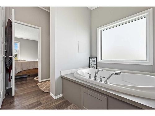 154034 Township Road 190, Rural Newell, County Of, AB - Indoor Photo Showing Bathroom