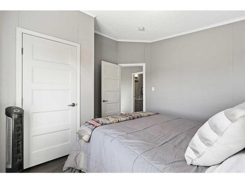 154034 Township Road 190, Rural Newell, County Of, AB - Indoor Photo Showing Bedroom