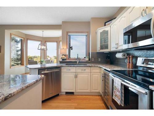 88 Citadel Green Nw, Calgary, AB - Indoor Photo Showing Kitchen