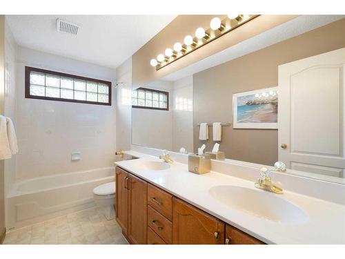 88 Citadel Green Nw, Calgary, AB - Indoor Photo Showing Bathroom