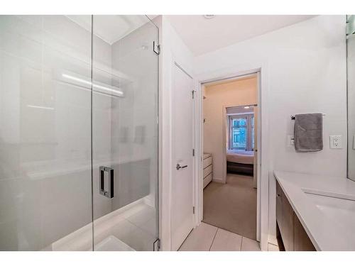 311-323 20 Avenue Sw, Calgary, AB - Indoor Photo Showing Bathroom