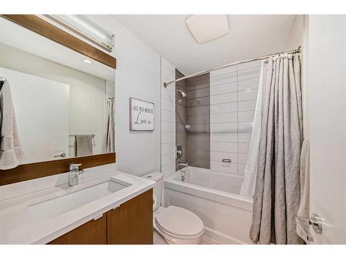 311-323 20 Avenue Sw, Calgary, AB - Indoor Photo Showing Bathroom