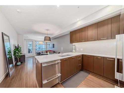 311-323 20 Avenue Sw, Calgary, AB - Indoor Photo Showing Kitchen