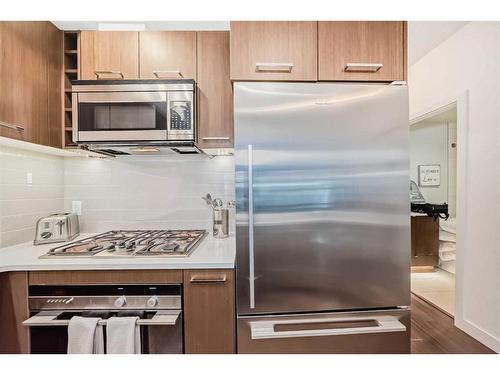 311-323 20 Avenue Sw, Calgary, AB - Indoor Photo Showing Kitchen With Stainless Steel Kitchen With Upgraded Kitchen