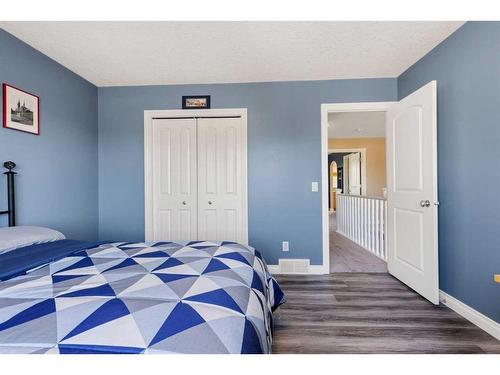 62 Crystal Green Way, Okotoks, AB - Indoor Photo Showing Bedroom