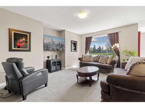 62 Crystal Green Way, Okotoks, AB - Indoor Photo Showing Living Room