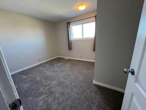 1-519 64 Avenue Ne, Calgary, AB - Indoor Photo Showing Other Room