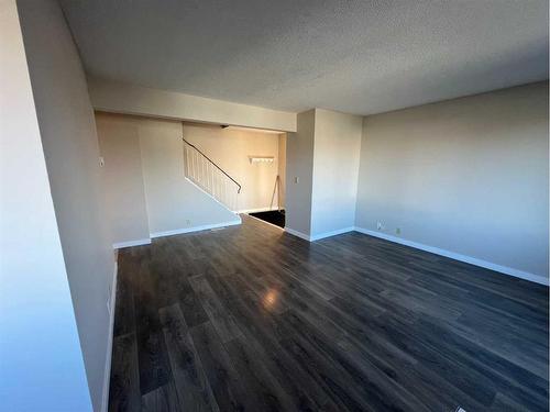 1-519 64 Avenue Ne, Calgary, AB - Indoor Photo Showing Other Room