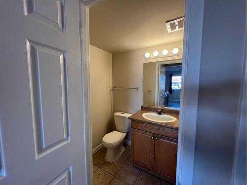 1-519 64 Avenue Ne, Calgary, AB - Indoor Photo Showing Bathroom