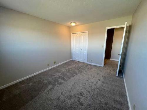 1-519 64 Avenue Ne, Calgary, AB - Indoor Photo Showing Other Room