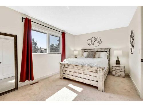 1004 Woodview Crescent Sw, Calgary, AB - Indoor Photo Showing Bedroom