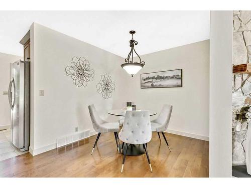 1004 Woodview Crescent Sw, Calgary, AB - Indoor Photo Showing Dining Room