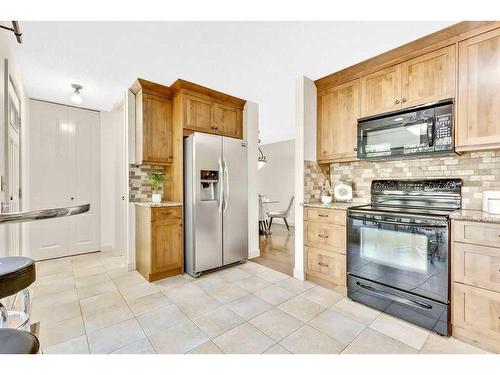 1004 Woodview Crescent Sw, Calgary, AB - Indoor Photo Showing Dining Room