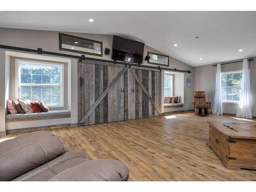 465076 Rge Rd 240, Rural Wetaskiwin No. 10, County Of, AB - Indoor Photo Showing Living Room