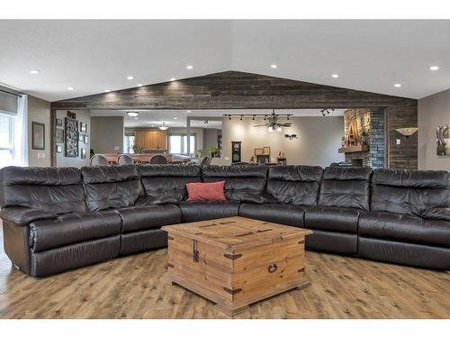 465076 Rge Rd 240, Rural Wetaskiwin No. 10, County Of, AB - Indoor Photo Showing Living Room