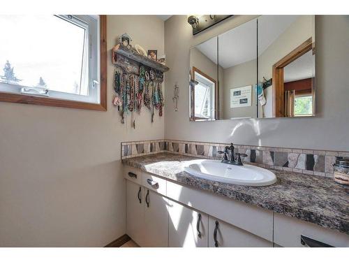 465076 Rge Rd 240, Rural Wetaskiwin No. 10, County Of, AB - Indoor Photo Showing Bathroom