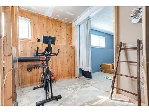 121 Sunmills Drive Se, Calgary, AB - Indoor Photo Showing Gym Room