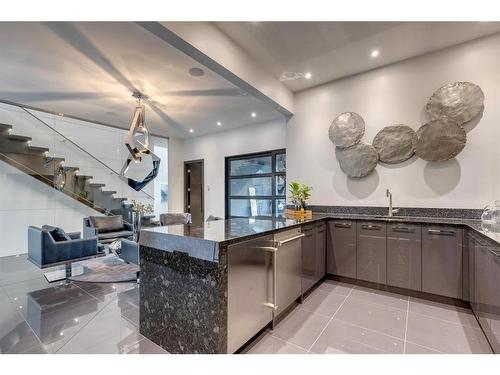 1415 Beverley Place Sw, Calgary, AB - Indoor Photo Showing Kitchen