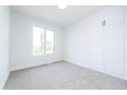 240 22 Avenue Nw, Calgary, AB - Indoor Photo Showing Other Room