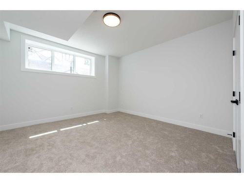 240 22 Avenue Nw, Calgary, AB - Indoor Photo Showing Other Room