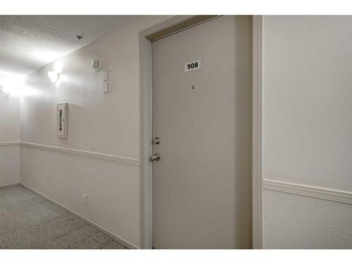 908-1121 6 Avenue Sw, Calgary, AB - Indoor Photo Showing Other Room