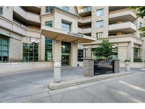 908-1121 6 Avenue Sw, Calgary, AB - Outdoor With Balcony With Facade